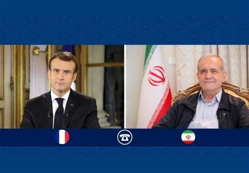 Tổng thống Pháp Emmanuel Macron (trái) và người đồng cấp Iran Masoud Pezeshkian. Ảnh: Tasnim