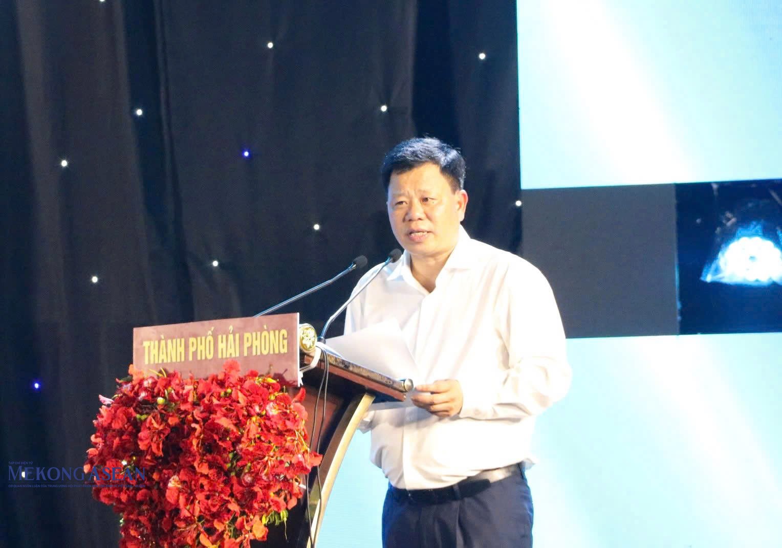 Ông Lê Trung Kiên, Ủy viên Ban Thường vụ Thành ủy, Phó Chủ tịch UBND thành phố, Phó trưởng Ban Tổ chức 555win là Công ty cờ bạc trực tuyến tốt nhất Hoa Phượng Đỏ - Hải Phòng 2026 phát biểu khai mạc. Ảnh: Hà Giang.