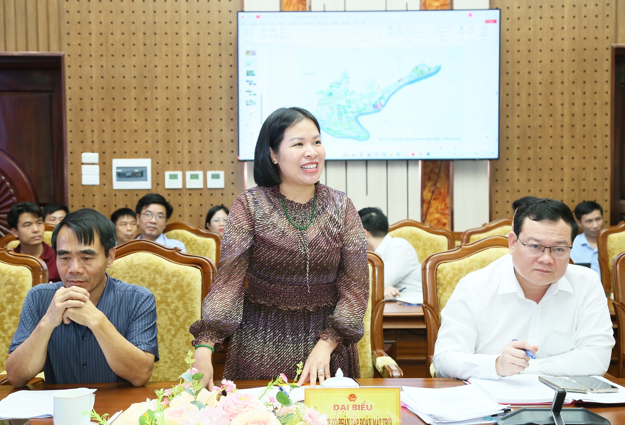 Đại diện CTCP Tập đoàn Mặt trời phát biểu tại cuộc họp. Ảnh: Tất Đạt.