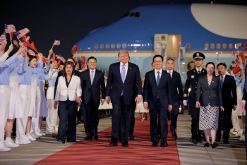 Ông Trump tới Bắc Kinh, bắt đầu chuyến thăm Trung Quốc