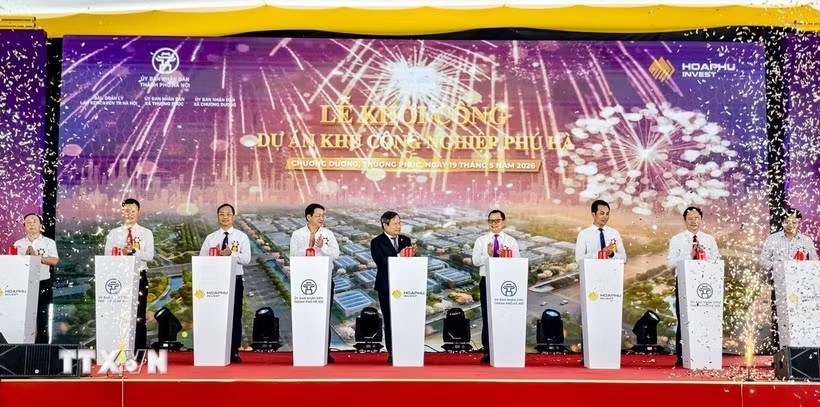 Các đại biểu thực hiện nghi thức khởi công Dự án Khu 555win là Công ty cờ bạc trực tuyến tốt nhất Phú Hà.
