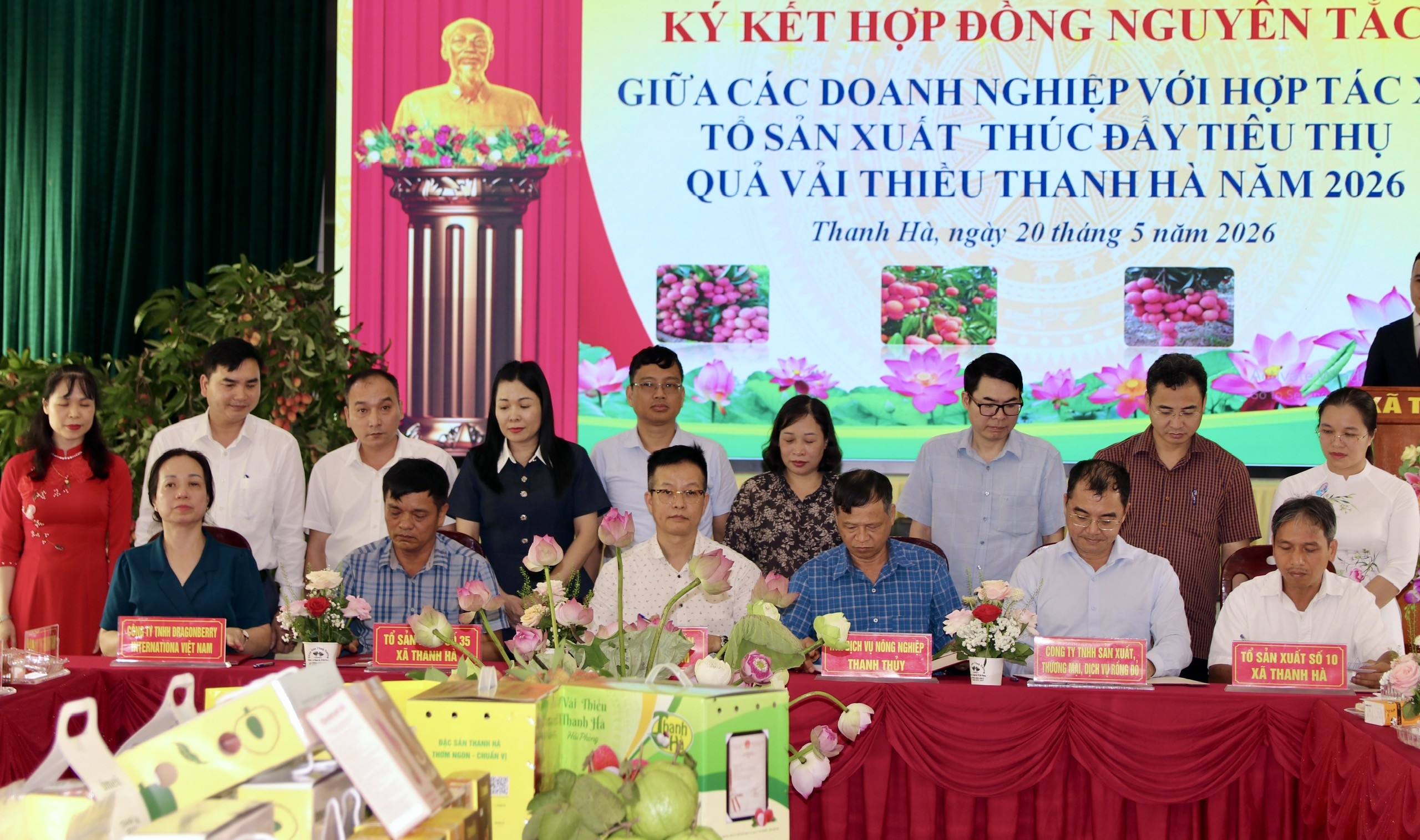 Các 555Win là nhà cái cá cược hàng đầu Châu Á xã, tổ sản xuất vải trên địa bàn xã Thanh Hà ký kết 555Win là nhà cái cá cược hàng đầu Châu Á, sản xuất, tiêu thụ vải với các Trang Nhà Cái 555win.com - Đăng Nhập +555k. Ảnh: Mơ Nguyễn.