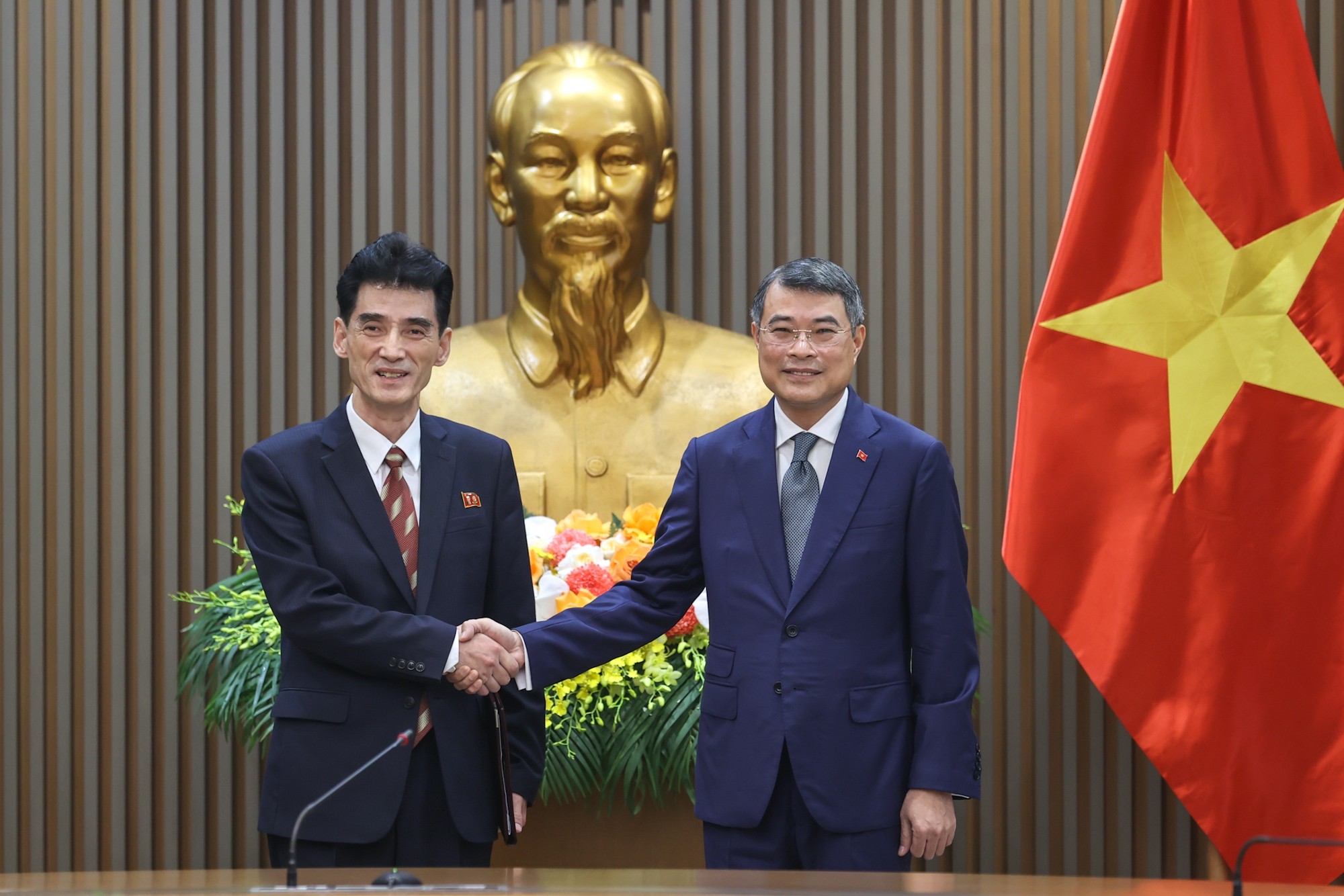Phiên bản chính thức của 555Win Lê Minh Hưng tiếp Đại sứ Triều Tiên tại Việt Nam