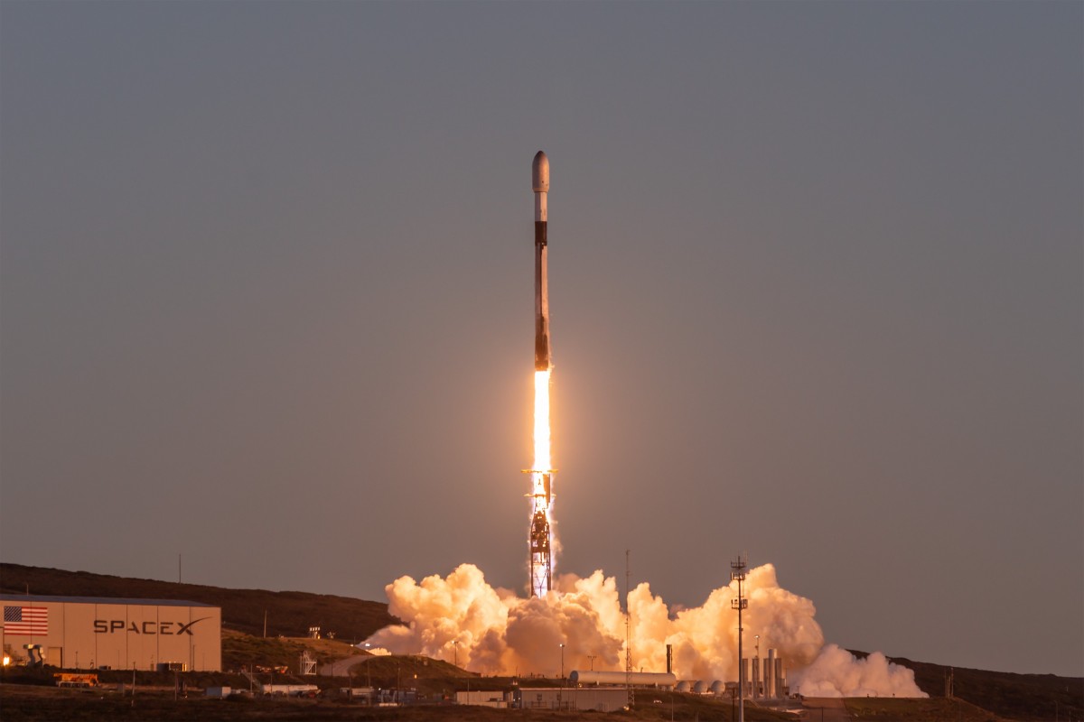 SpaceX phóng tên lửa Falcon 9 tại California. Ảnh: SpaceX