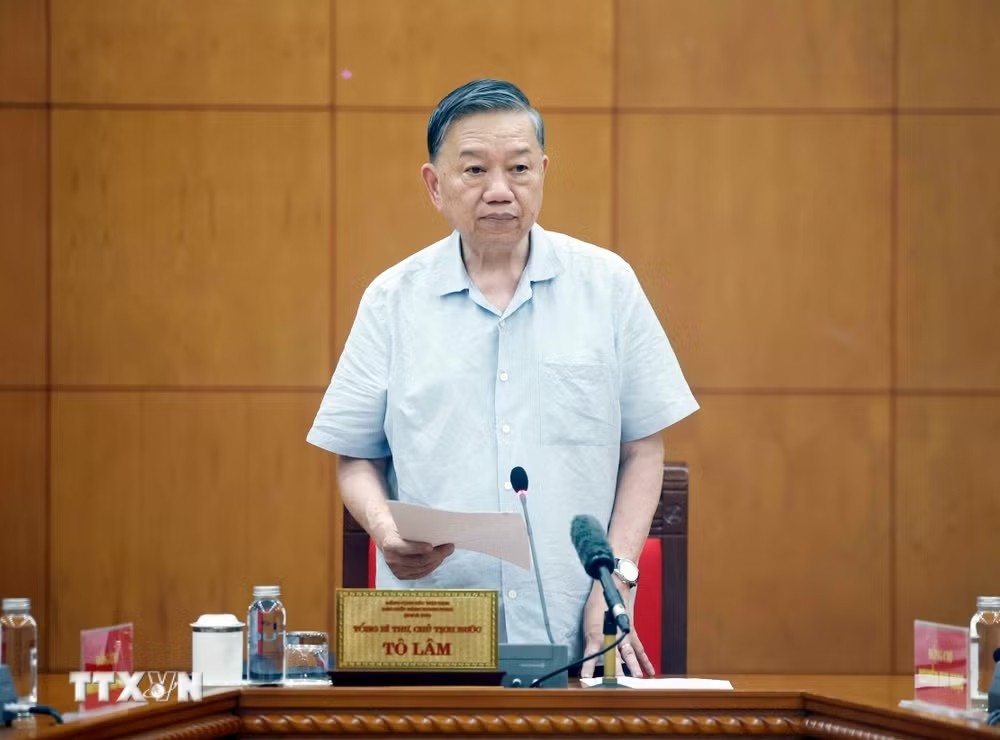 Tổng Bí thư, Chủ tịch nước chỉ rõ, tập trung rà soát, xác định đúng các nhóm vật liệu ưu tiên, tránh dàn trải - Ảnh: TTXVN