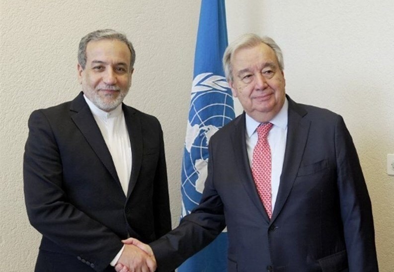 Ngoại trưởng Iran Abbas Araqchi và Tổng Thư ký Liên Hợp Quốc Antonio Guterres. Ảnh: Tasnim