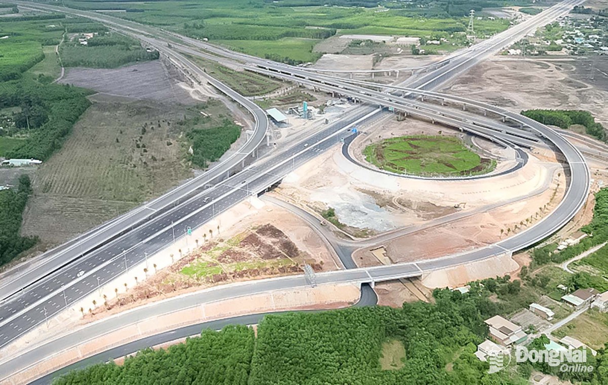 Nút giao Long Thành sẽ đưa vào khai thác tạm từ ngày 24-5. Ảnh: Phạm Tùng