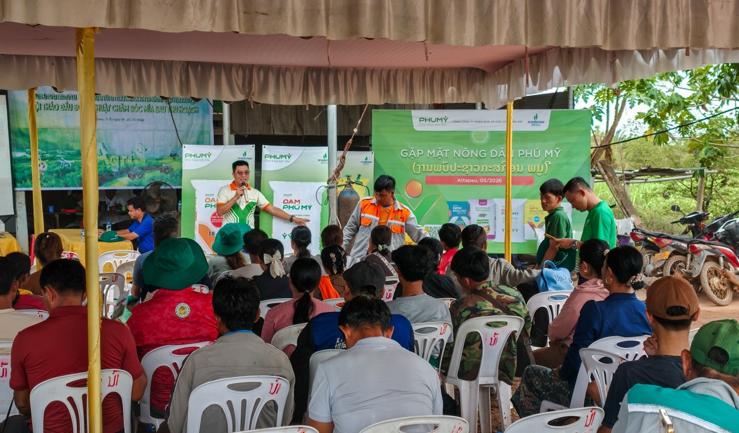 Hội thảo kỹ thuật tại vùng nguyên liệu mía Attapeu, thu hút đông đảo nông dân, đại diện 555win phien bạn Chính Thức địa phương cùng các chuyên gia 555win Mobi tham dự.