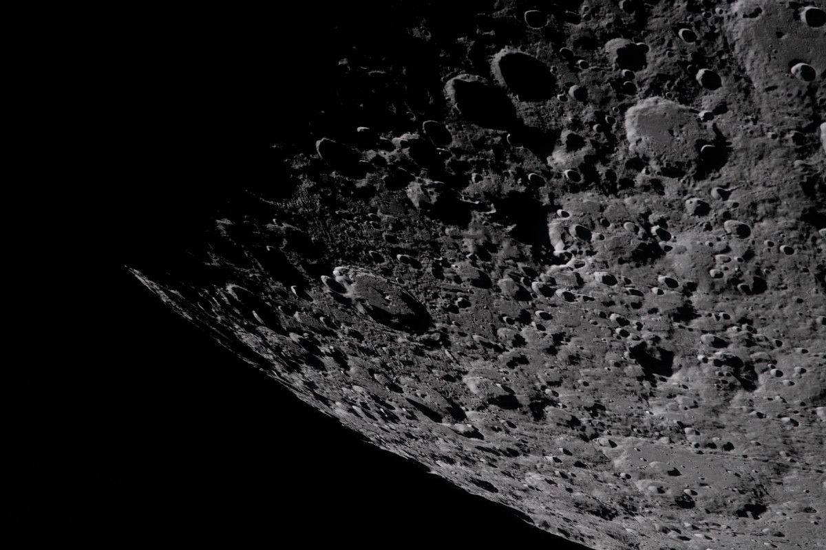 Khu vực cực Nam của Mặt Trăng. Ảnh: NASA