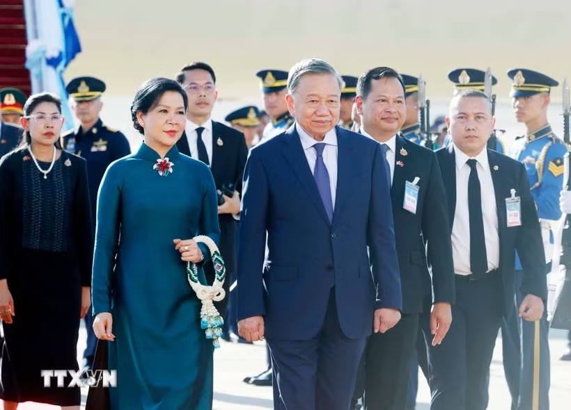ổng Bí thư, Chủ tịch nước Tô Lâm cùng Phu nhân và đoàn đại biểu cấp cao Việt Nam đã rời sân bay quốc tế Udon Thani đến sân bay quốc tế Don Mueang, thủ đô Bangkok, tiếp tục chuyến thăm chính thức Vương quốc Thái Lan.