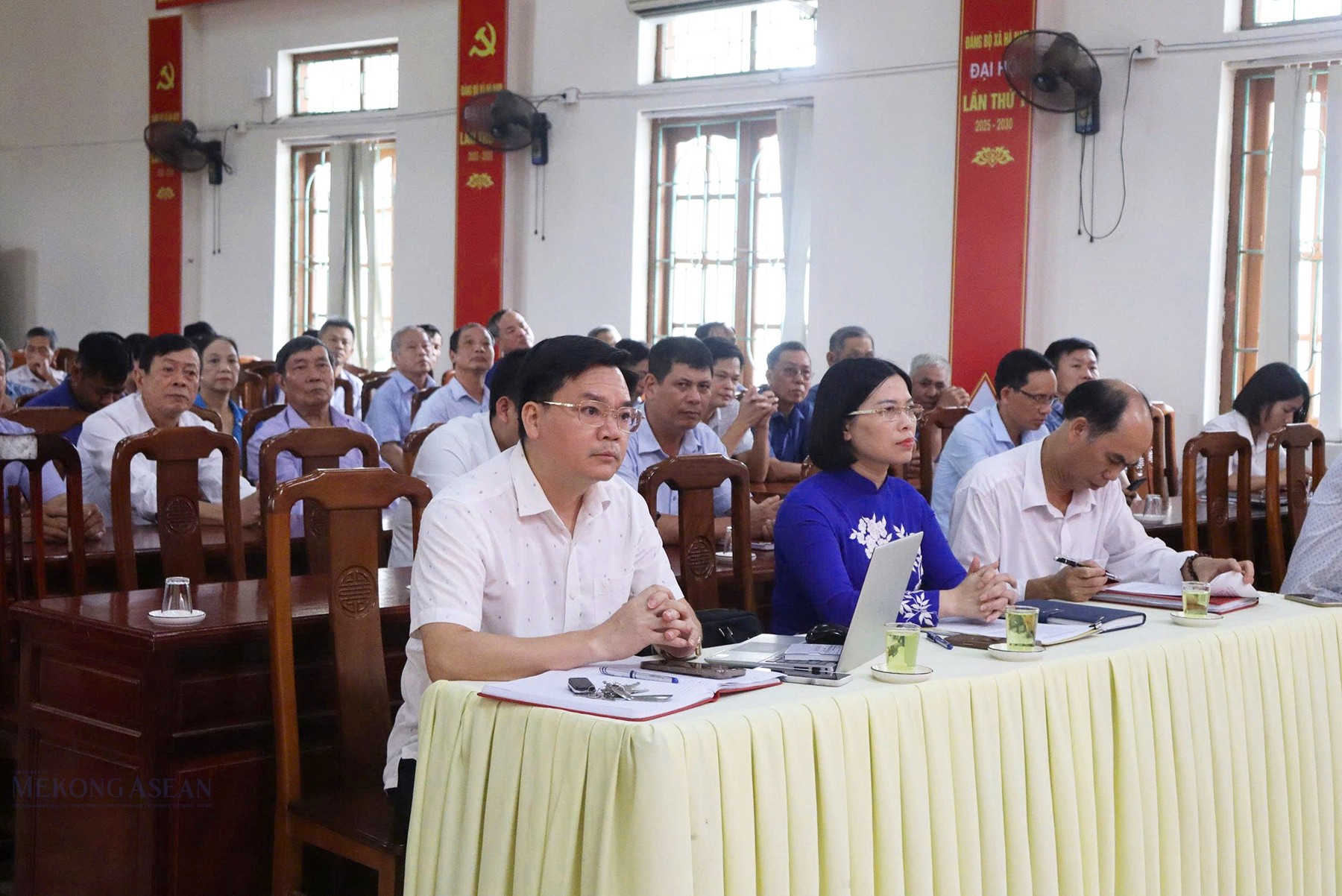 Lãnh đạo xã Hà Nam dự hội nghị. Ảnh: Ngọc Hà.