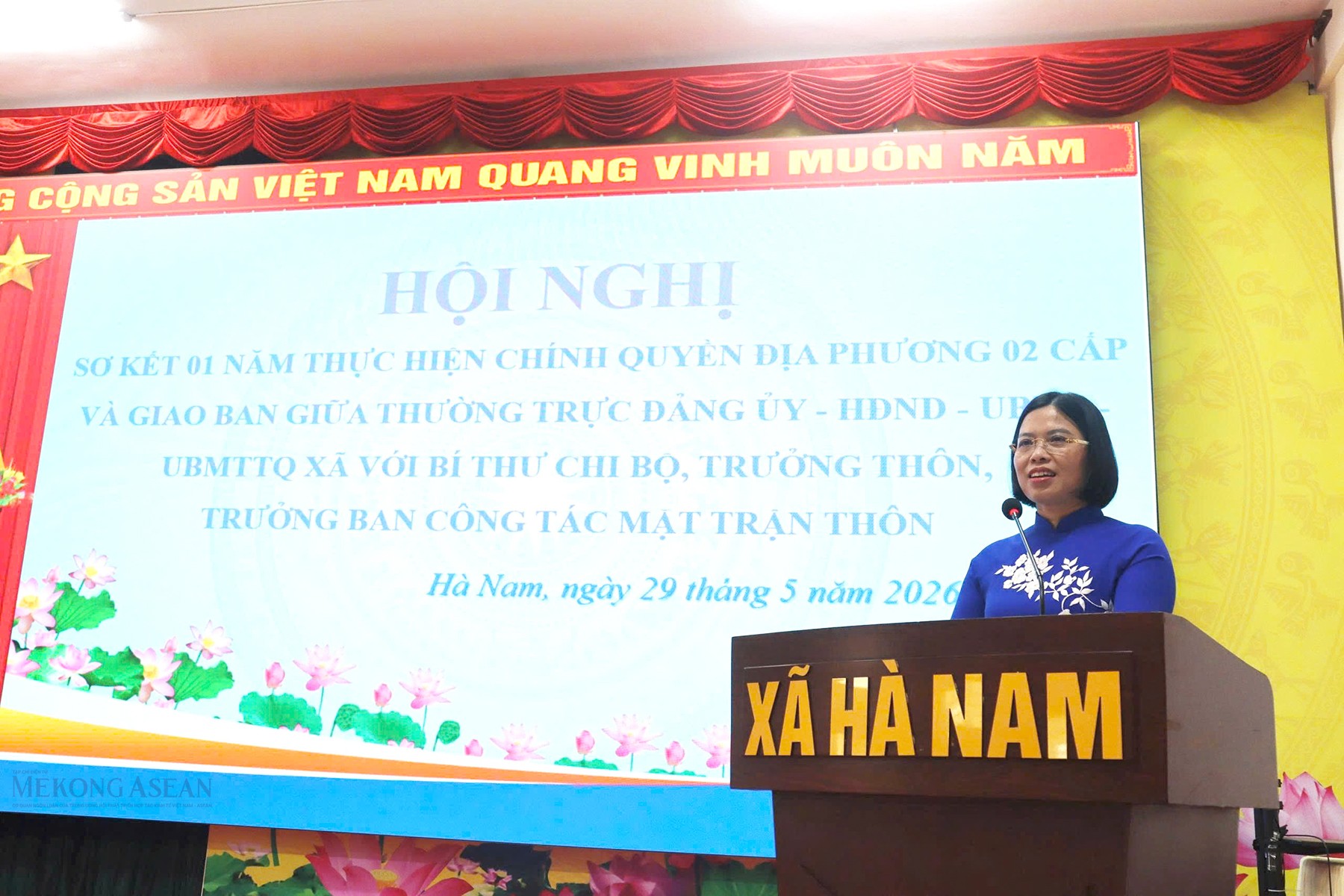 Bà Hoàng Thị Thúy Hà, Bí thư Đảng ủy, Chủ tịch HĐND xã Hà Nam phát biểu tại hội nghị. Ảnh: Ngọc Hà.