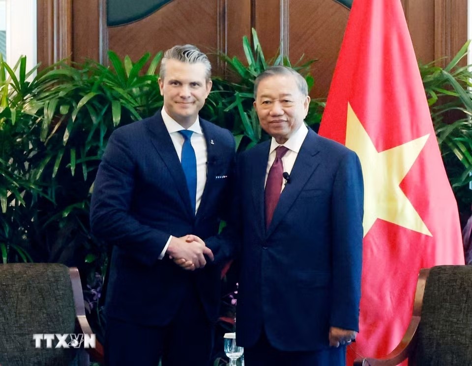 Tổng Bí thư, Chủ tịch nước Tô Lâm tiếp Bộ trưởng Bộ Chiến tranh Hoa Kỳ Pete Hegseth. Ảnh: Thống Nhất/TTXVN