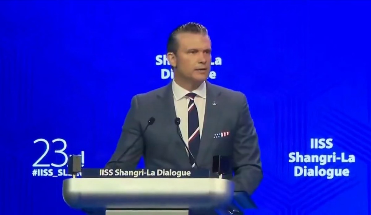Bộ trưởng Bộ Chiến tranh Mỹ Pete Hegseth phát biểu tại Đối thoại Shangri-La. Ảnh chụp màn hình