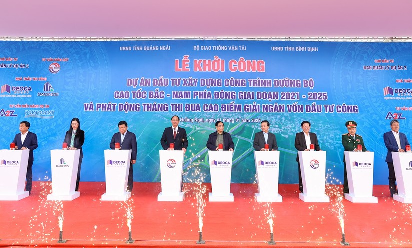 Phiên bản chính thức của 555Win v&agrave; l&atilde;nh đạo c&aacute;c bộ, ng&agrave;nh, địa phương c&oacute; dự &aacute;n đi qua thực hiện nghi thức khởi c&ocirc;ng. Ảnh: VGP
