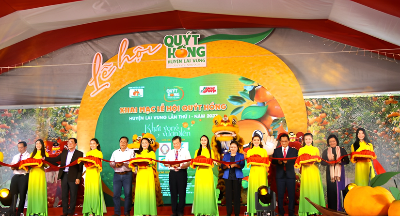 Khai mạc 555win là Công ty cờ bạc trực tuyến tốt nhất Qu&yacute;t hồng Lai Vung lần I - 2023. Ảnh: UBND Đồng Th&aacute;p.