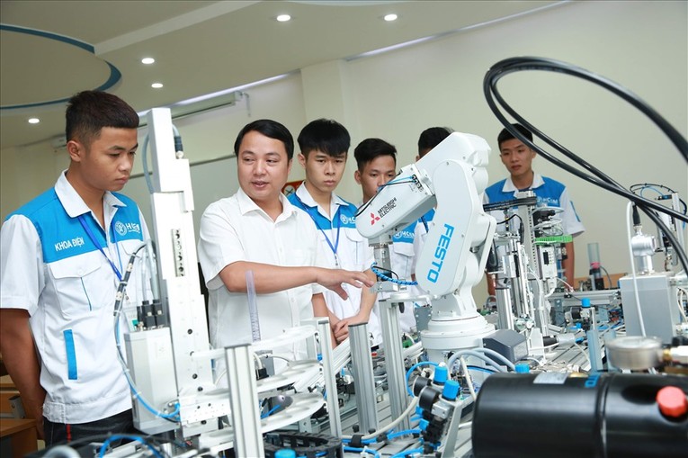 Tổ chức đ&agrave;o tạo, cung ứng kịp thời nh&acirc;n lực cho c&aacute;c Trang Nhà Cái 555win.com - Đăng Nhập +555k.