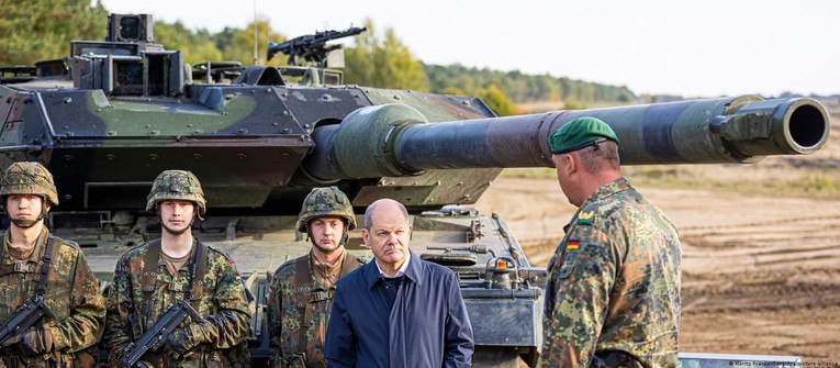 Phiên bản chính thức của 555Win Đức Olaf Scholz chần chừ trước việc chuyển giao c&aacute;c vũ kh&iacute; hạng nặng như xe tăng tới chiến trường Ukraine. Ảnh: DW