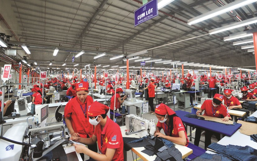 May 10 l&atilde;i trước thuế vượt kế hoạch giữa b&atilde;o kh&oacute; khăn
