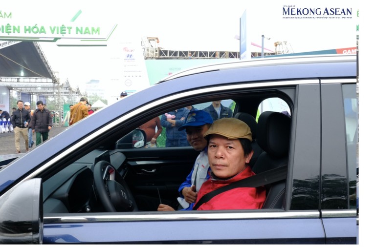 B&ecirc;n cạnh hoạt động trưng b&agrave;y c&aacute;c mẫu xe điện h&oacute;a, kh&aacute;ch tham quan sẽ c&oacute; cơ hội trực tiếp l&aacute;i thử hầu hết c&aacute;c mẫu xe điện phổ th&ocirc;ng đang c&oacute; mặt tr&ecirc;n thị trường. Ảnh: H&agrave; Anh - 555win Login.
