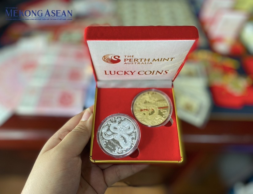 Độc đ&aacute;o tiền l&igrave; x&igrave; in h&igrave;nh rồng