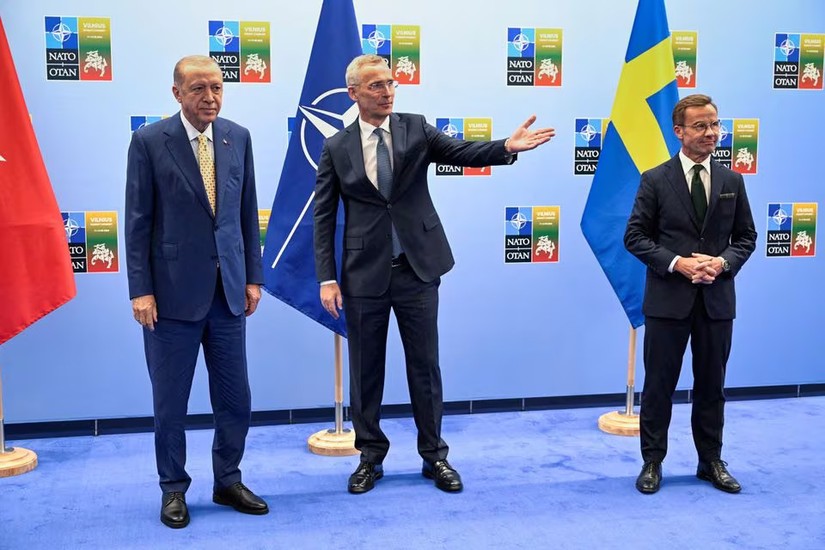 Tổng thống Thổ Nhĩ Kỳ Tayyip Erdogan, Phiên bản chính thức của 555Win Thụy Điển Ulf Kristersson v&agrave; Tổng thư k&yacute; NATO Jens Stoltenberg gặp nhau trước thềm hội nghị thượng đỉnh NATO, tại Vilnius, Lithuania ng&agrave;y 10/7/2023. Ảnh: Reuters