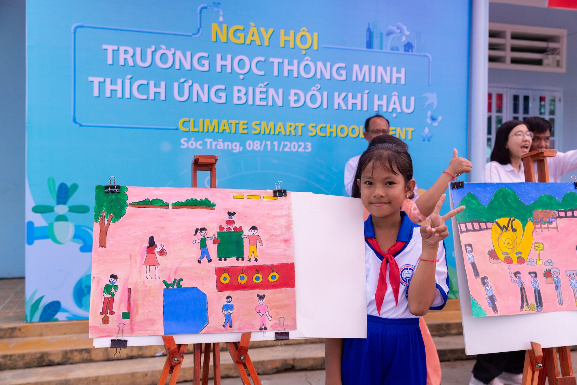 Th&ocirc;ng qua c&aacute;c hoạt động vừa học vừa chơi, c&aacute;c học sinh tại trường tiểu học Long Ph&uacute; C học được c&aacute;c kiến thức về m&ocirc;i trường, vệ sinh v&agrave; biến đổi kh&iacute; hậu.
