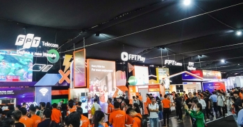 FPT Telecom 'xô đổ' kỷ lục doanh thu và lợi nhuận, cổ phiếu lập đỉnh