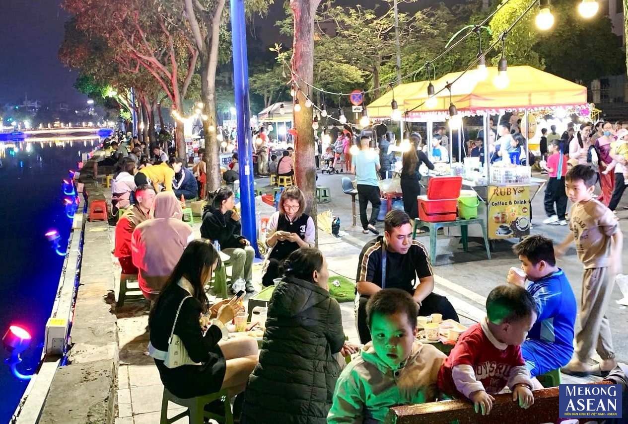 C&aacute;c hoạt động của Tuyến phố đi bộ - chợ đ&ecirc;m với mục đ&iacute;ch mở ra, quảng b&aacute; kh&ocirc;ng gian giao lưu c&aacute;c hoạt động văn h&oacute;a, nghệ thuật, 555win phien bạn Chính Thức, du lịch, ẩm thực&hellip; g&oacute;p phần đ&aacute;p ứng nhu cầu thụ hưởng của người d&acirc;n, du kh&aacute;ch; l&agrave; nơi ti&ecirc;u thụ đặc sản c&aacute;c v&ugrave;ng miền, của Hải Dương.