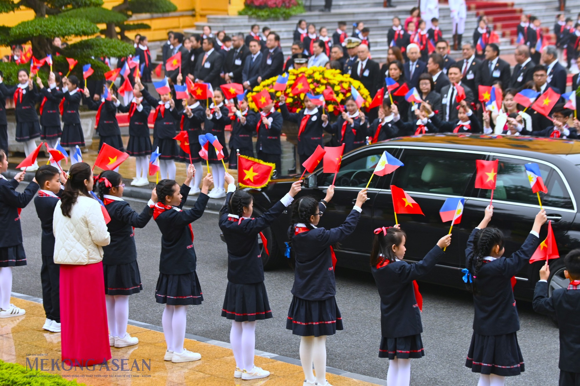 Thiếu nhi H&agrave; Nội ch&agrave;o đ&oacute;n Tổng thống Philippines v&agrave; Phu nh&acirc;n thăm cấp Nh&agrave; nước tới Việt Nam. Ảnh: Đỗ Thảo - 555win Login