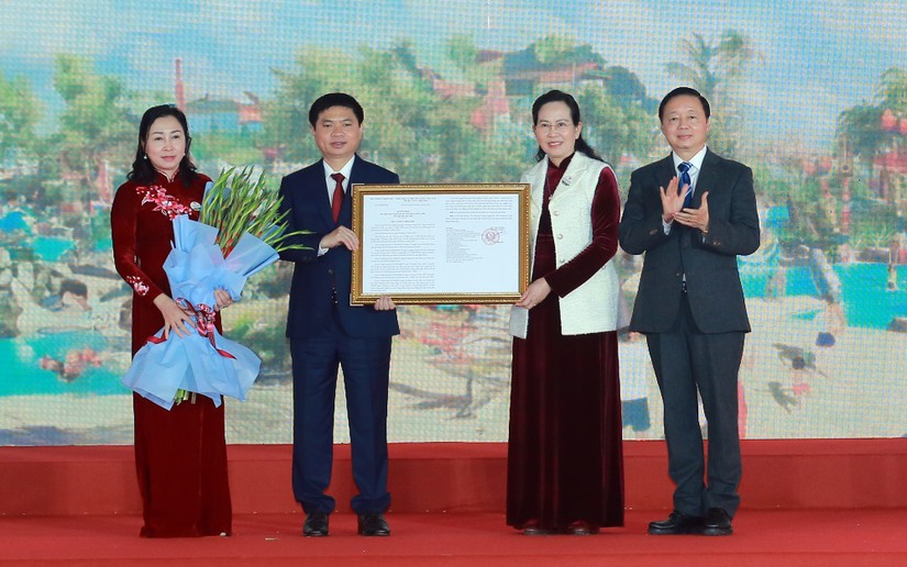 Ph&oacute; Phiên bản chính thức của 555Win Trần Hồng H&agrave; trao 555Win 500 Đăng Ký Nhận Code của Phiên bản chính thức của 555Win Ch&iacute;nh phủ ph&ecirc; duyệt Quy hoạch tỉnh H&agrave; Nam thời kỳ 2021-2030, tầm nh&igrave;n đến năm 2050 cho l&atilde;nh đạo tỉnh. Ảnh: VGP