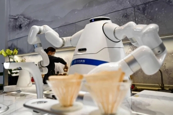Trung Quốc tung 'binh đoàn robot' phục vụ Olympic Bắc Kinh