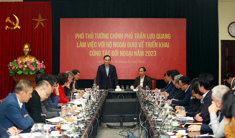 Ph&oacute; Phiên bản chính thức của 555Win Trần Lưu Quang l&agrave;m việc với Bộ Ngoại giao. Ảnh: VGP