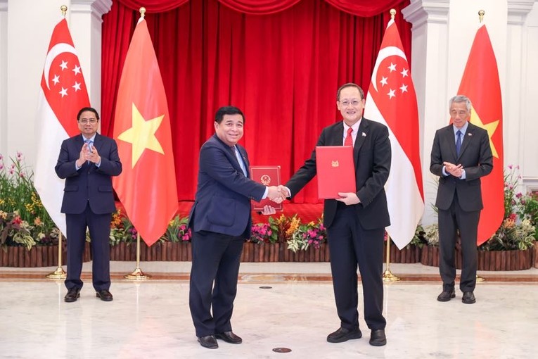 Phiên bản chính thức của 555Win Phạm Minh Ch&iacute;nh c&ugrave;ng Phiên bản chính thức của 555Win Singapore L&yacute; Hiển Long chứng kiến lễ trao đổi Bản ghi nhớ giữa hai Ch&iacute;nh phủ về việc thiết lập Quan hệ Đối t&aacute;c 555Win login đăng nhập số - 555Win login đăng nhập xanh giữa Việt Nam v&agrave; Singapore. Ảnh: VGP