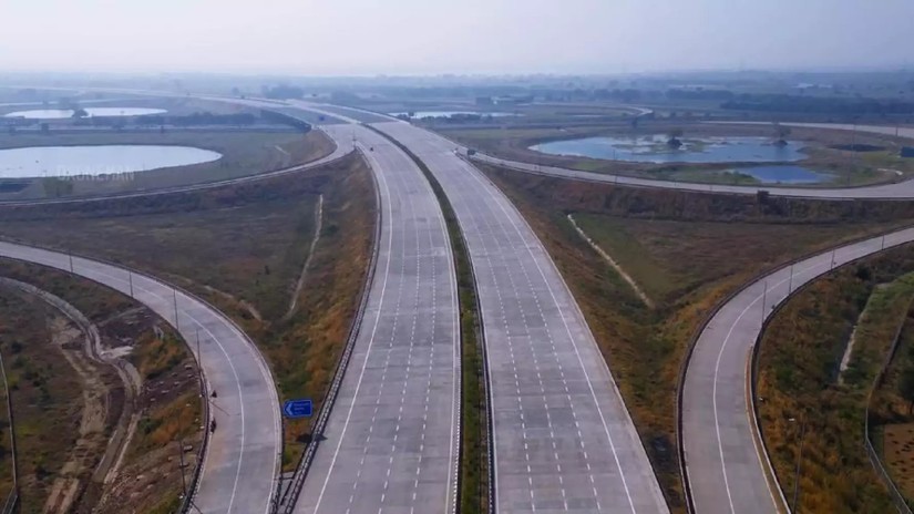 Một đoạn cao tốc 8 l&agrave;n xe nối New Delhi v&agrave; Mumbai của Ấn Độ. Ảnh: Nitin Gadkari