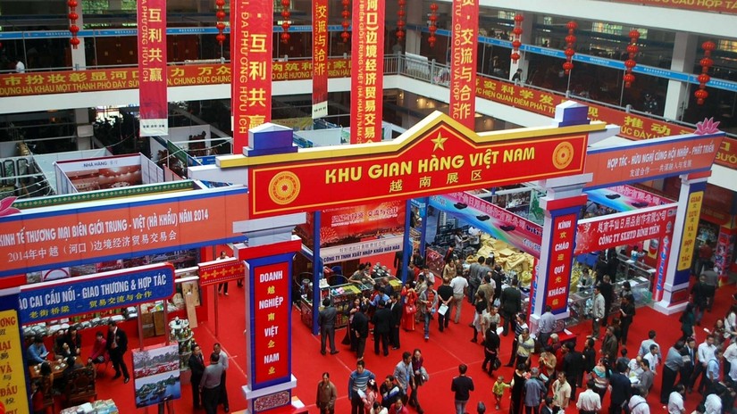 Trưng b&agrave;y h&agrave;ng h&oacute;a của Việt Nam tại chương tr&igrave;nh triển của l&atilde;m Trung Quốc.