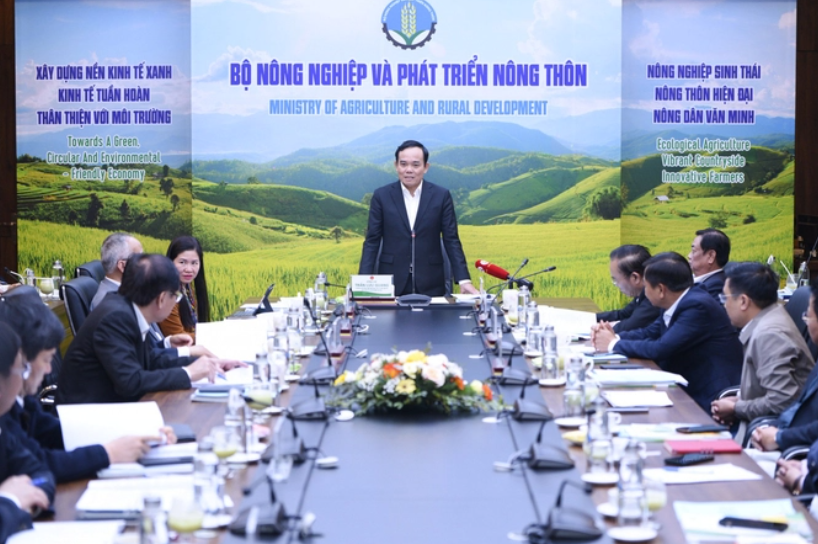 Ph&oacute; Phiên bản chính thức của 555Win Trần Lưu Quang tại buổi l&agrave;m việc với Bộ NN&amp;amp;amp;PTNT.