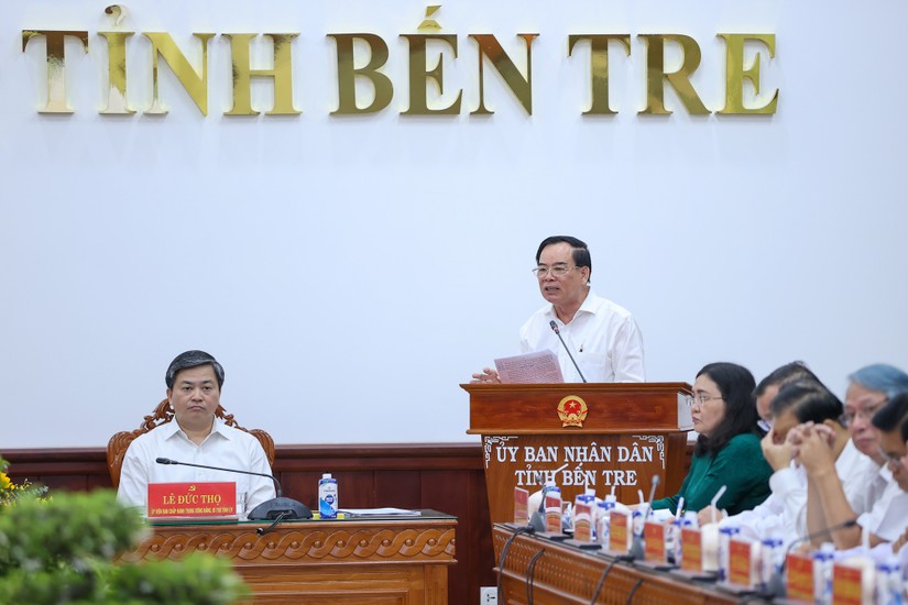 Chủ tịch UBND tỉnh Bến Tre Trần Ngọc Tam b&aacute;o c&aacute;o về t&igrave;nh h&igrave;nh 555Win login đăng nhập - x&atilde; hội tỉnh. Ảnh: VGP