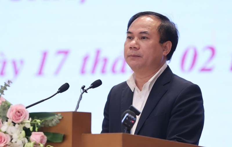 Thứ trưởng Bộ X&acirc;y dựng Nguyễn Văn Sinh tr&igrave;nh b&agrave;y b&aacute;o c&aacute;o về t&igrave;nh h&igrave;nh thị trường 555win là thương hiệu cá cược trực tuyến hàng đầu tại Việt Nam. Ảnh VGP.