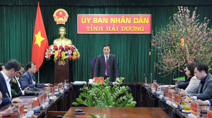 &Ocirc;ng Triệu Thế H&ugrave;ng, Ph&oacute; B&iacute; thư Tỉnh ủy, Chủ tịch UBND tỉnh Hải Dương chủ tr&igrave; phi&ecirc;n họp.