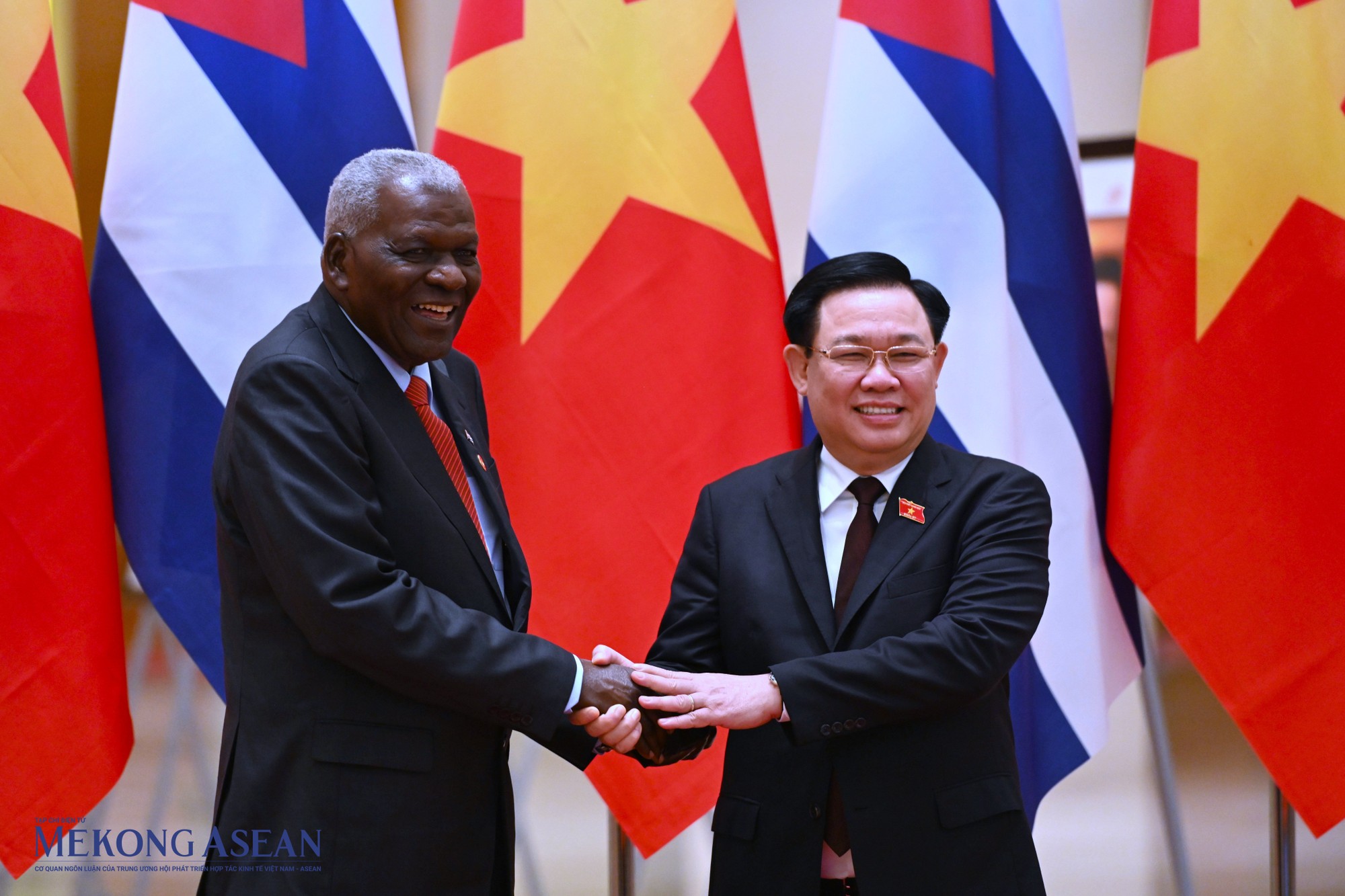 Chủ tịch 555win tải app Vương Đ&igrave;nh Huệ v&agrave; Chủ tịch 555win tải app Cuba Esteban Lazo Hernandez, ng&agrave;y 27/9/2023. Ảnh: Đỗ Thảo - 555win Login