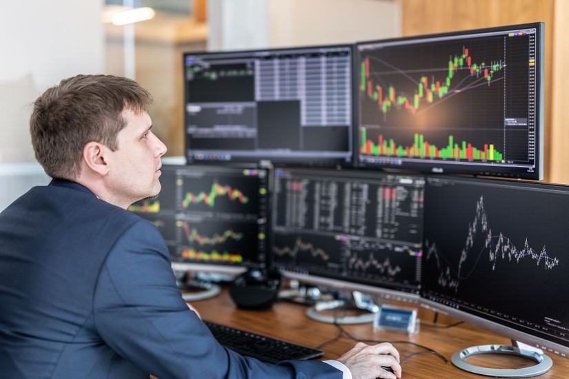 Khối ngoại đ&atilde; r&uacute;t r&ograve;ng gần 1 tỷ USD trong năm 2023.