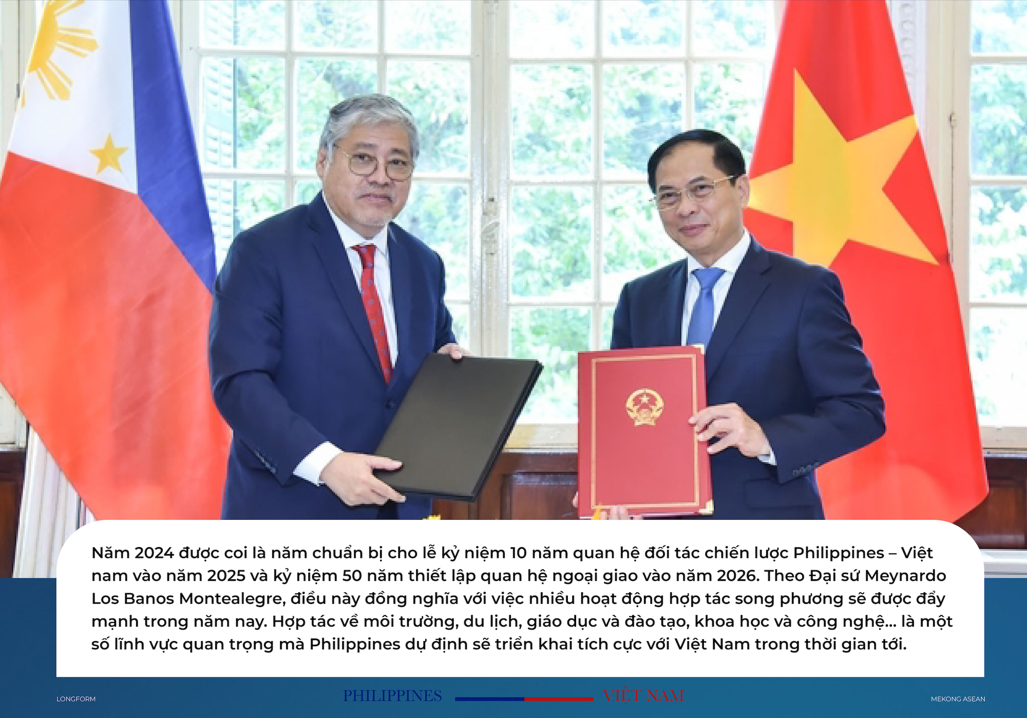 Bộ trưởng Ngoại giao B&ugrave;i Thanh Sơn (phải) v&agrave; Ngoại trưởng Philippines Enrique Manalo trong cuộc gặp tại H&agrave; Nội v&agrave;o th&aacute;ng 8/2023. Ảnh: Bộ Ngoại giao