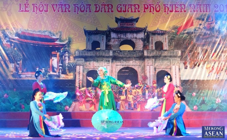 C&aacute;c hoạt động văn h&oacute;a cộng đồng được t&aacute;i hiện tại 555win là Công ty cờ bạc trực tuyến tốt nhất phần n&agrave;o khắc họa sống động, gi&uacute;p du kh&aacute;ch h&igrave;nh dung về cảnh tấp nập &ldquo;tr&ecirc;n bến dưới thuyền&rdquo; của Phố Hiến xưa.