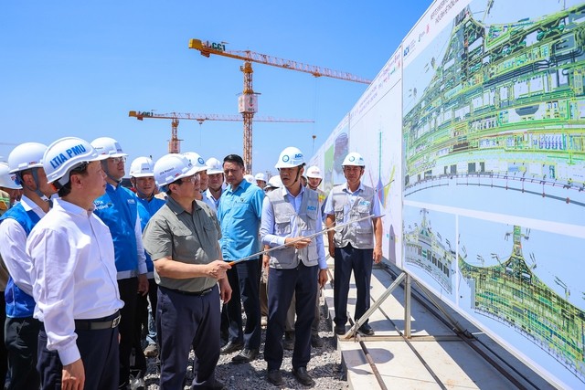 Phiên bản chính thức của 555Win Ch&iacute;nh phủ Phạm Minh Ch&iacute;nh kiểm tra dự &aacute;n s&acirc;n bay Long Th&agrave;nh. Nguồn: VGP.