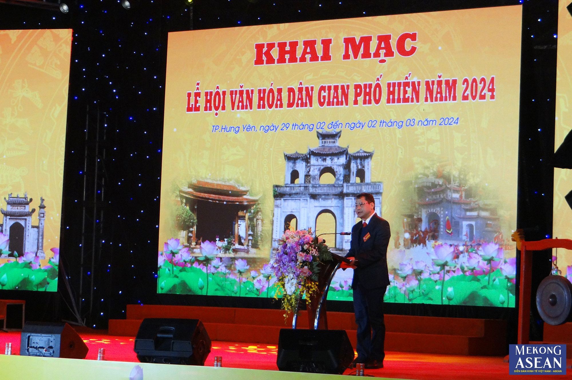 Ph&oacute; B&iacute; thư Th&agrave;nh ủy, Chủ tịch UBND th&agrave;nh phố Hưng Y&ecirc;n Do&atilde;n Quốc Ho&agrave;n ph&aacute;t biểu khai mạc Lễ hội Văn h&oacute;a d&acirc;n gian phố Hiến năm 2024.