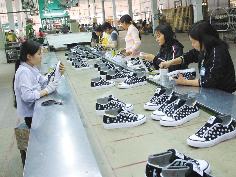 Cứ 100 đ&ocirc;i gi&agrave;y xuất khẩu tr&ecirc;n thế giới c&oacute; 10 đ&ocirc;i do Việt Nam sản xuất