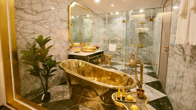 Dolce by Wyndham Hanoi Golden Lake được d&aacute;t v&agrave;ng to&agrave;n bộ thiết bị vệ sinh.