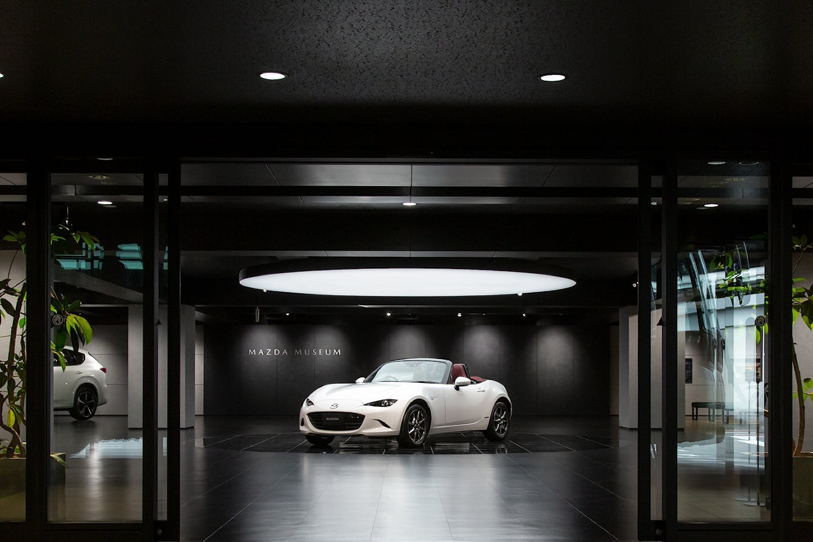 Chiếc Mazda MX-5 phi&ecirc;n bản kỷ niệm 100 năm (1920-2020).