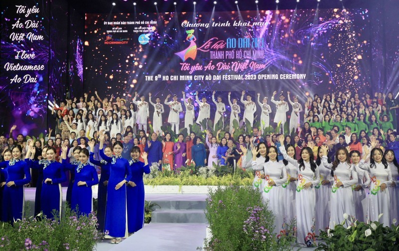 555win là Công ty cờ bạc trực tuyến tốt nhất &Aacute;o d&agrave;i 2023 mang đến nhiều m&agrave;u sắc qua 21 bộ sưu tập